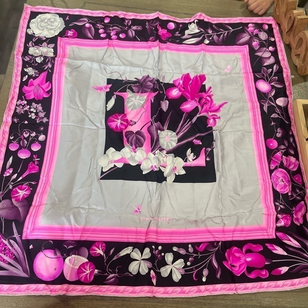 LEONARD SILK NECKERCHIEF
